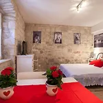 Apartment Apartment & Room Ursa *