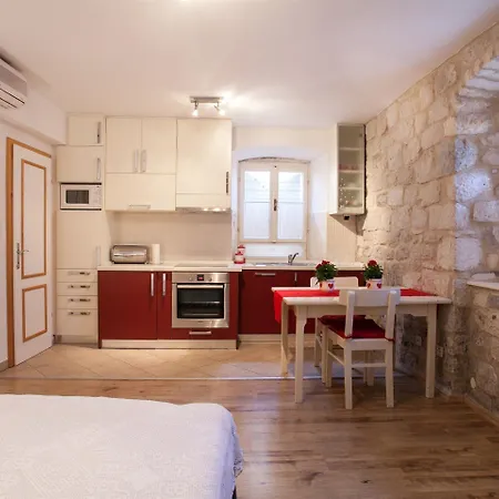 Apartment & Room Ursa Apartman *