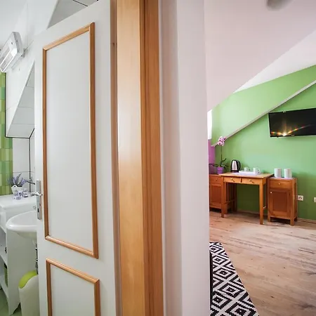 Apartman Apartment & Room Ursa *