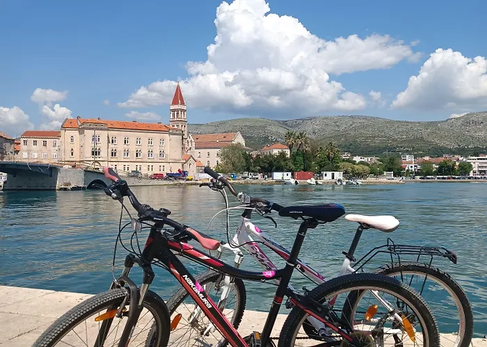 Apartman & Ursa Trogir