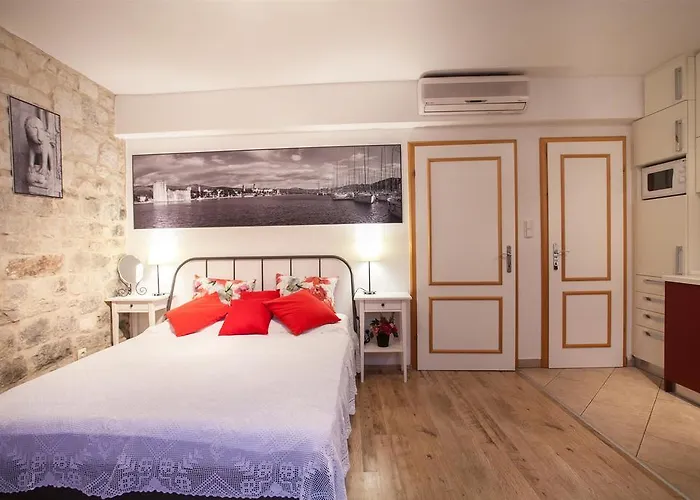 & Ursa Apartman Trogir