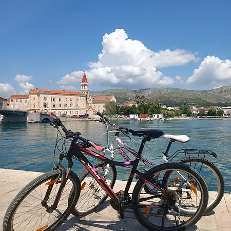 Apartman & Ursa Trogir