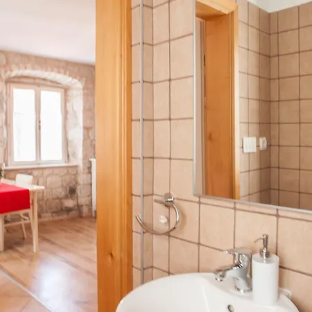Apartment & Room Ursa Τρογκίρ